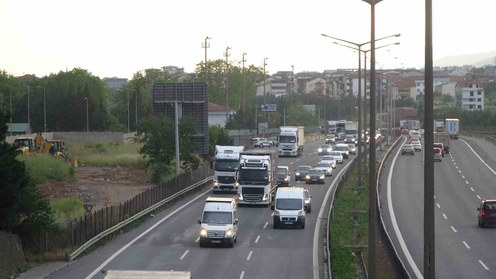 Kocaeli’de bayram trafik tedbirleri kapsamında ağır vasıta geçişlerine kısıtlama