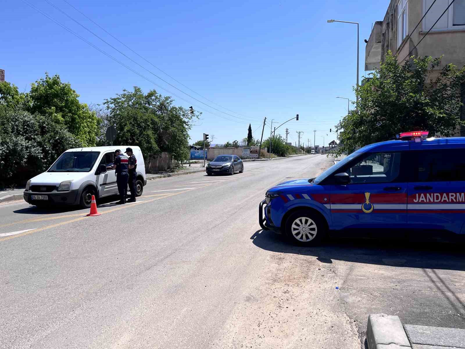 Jandarmadan bayram trafiği denetimi ve huzur-g&uuml;ven uygulaması
