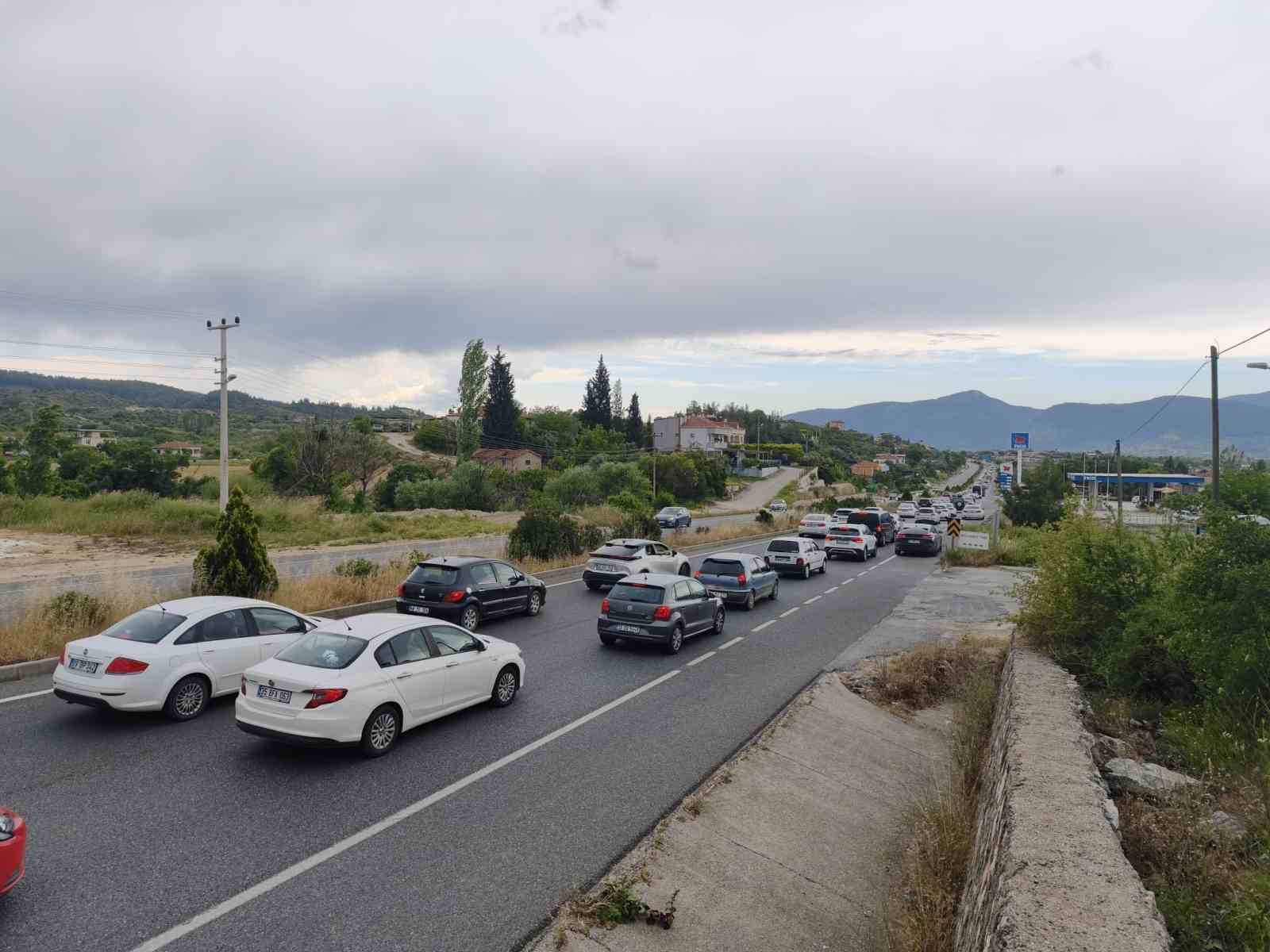Tatilciler Muğla’ya akın etti: Araç kuyruğu 22 kilometreye ulaştı
