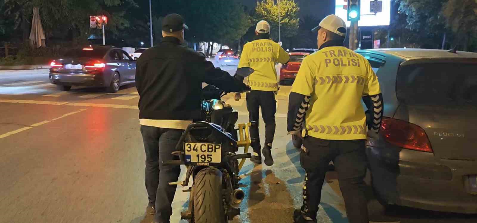 "Panik atağım var" diyerek polis uygulamasından ka&ccedil;tı, dron kameralarına yakalandı
