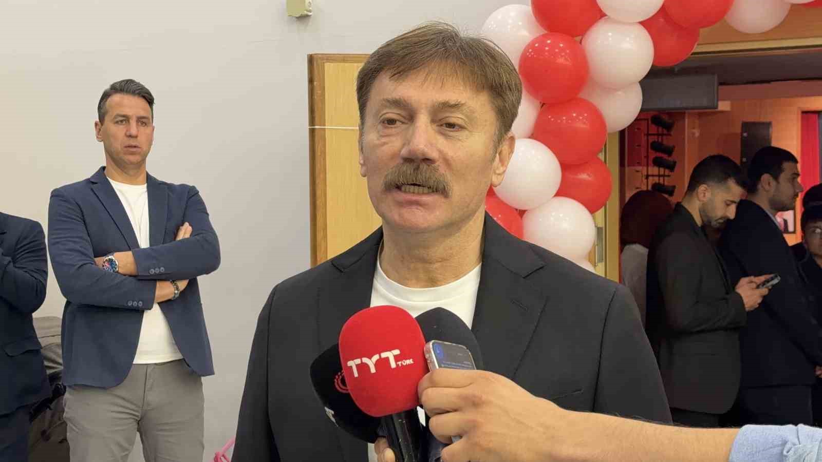 Bah&ccedil;elievler&rsquo;de geleneksel bayramlaşma programında eski bayramlar yaşatıldı
