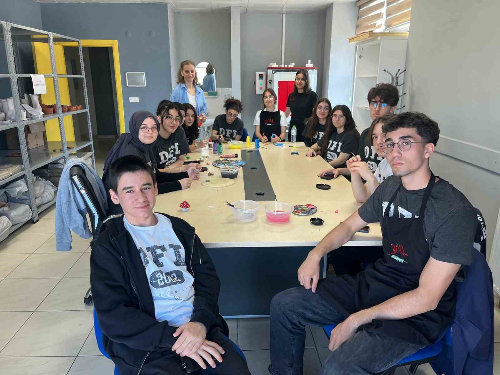 &Ouml;ğrenciler Gen&ccedil;lik Merkezinde spor ve sanatla buluştu
