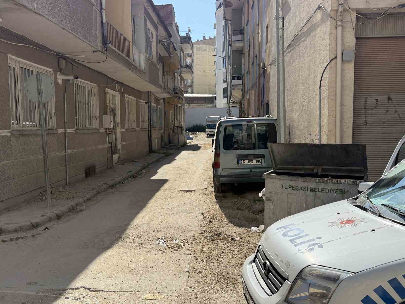 Evinde hareketsiz bulunan şahsın &ouml;l&uuml;m&uuml; ş&uuml;pheli bulundu
