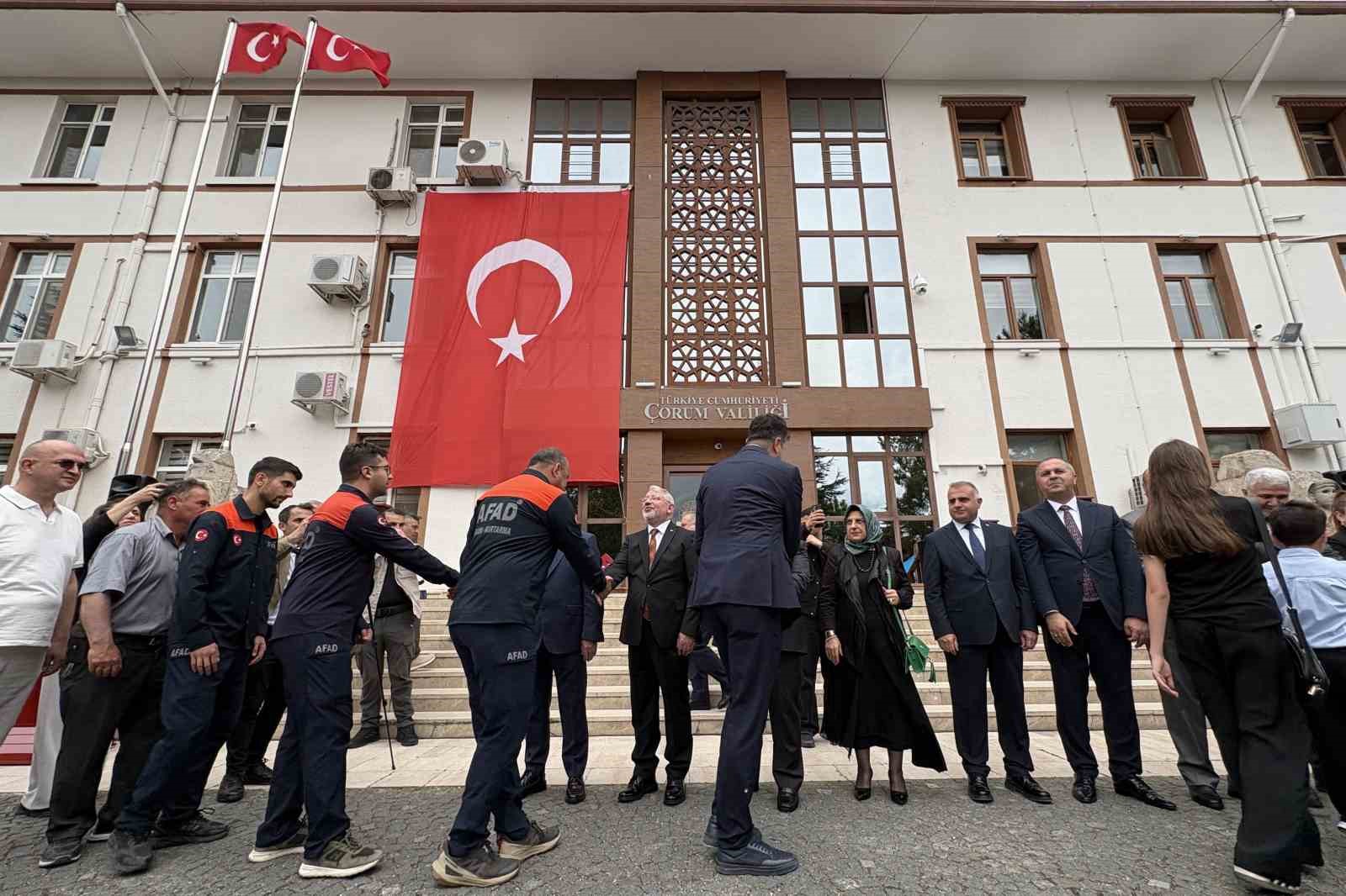 Çorum’da kent protokolü ve vatandaşlar bayramlaştı