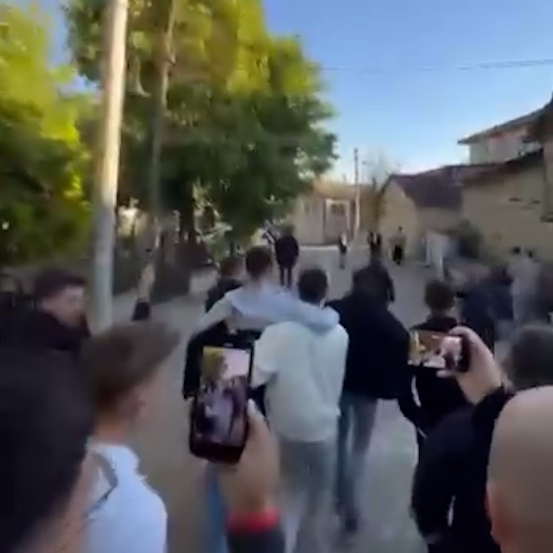 Bayram namazına gelmeyenleri buz gibi suya attılar
