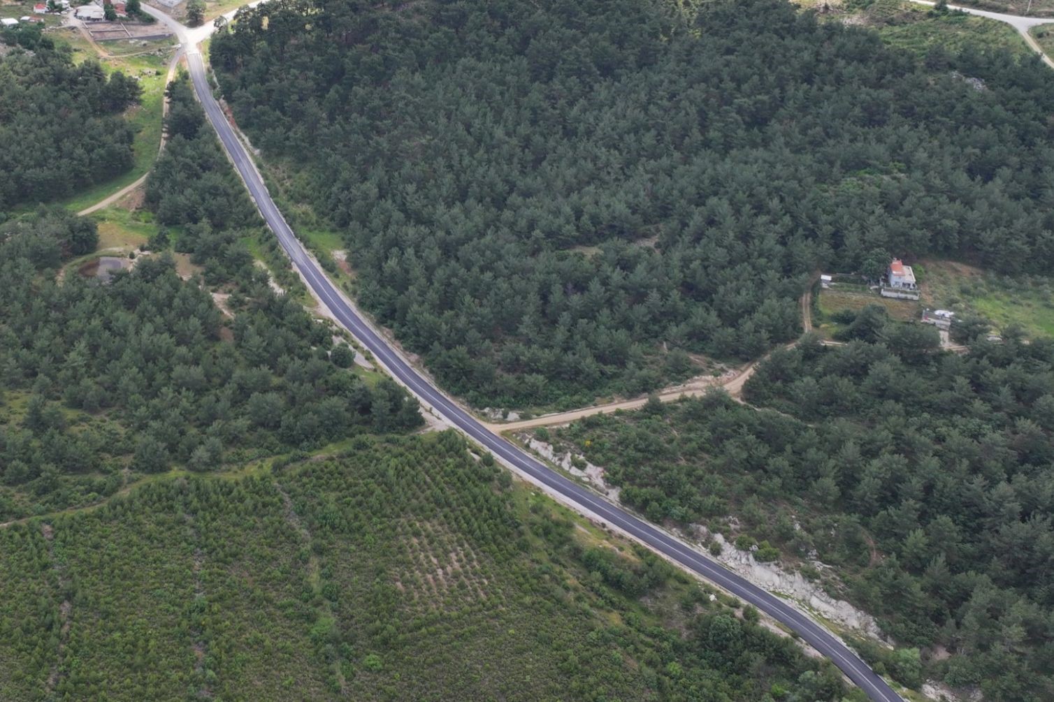 Büyüksümbüller ile Ortaköy arasındaki yol sıcak asfaltla yenilendi