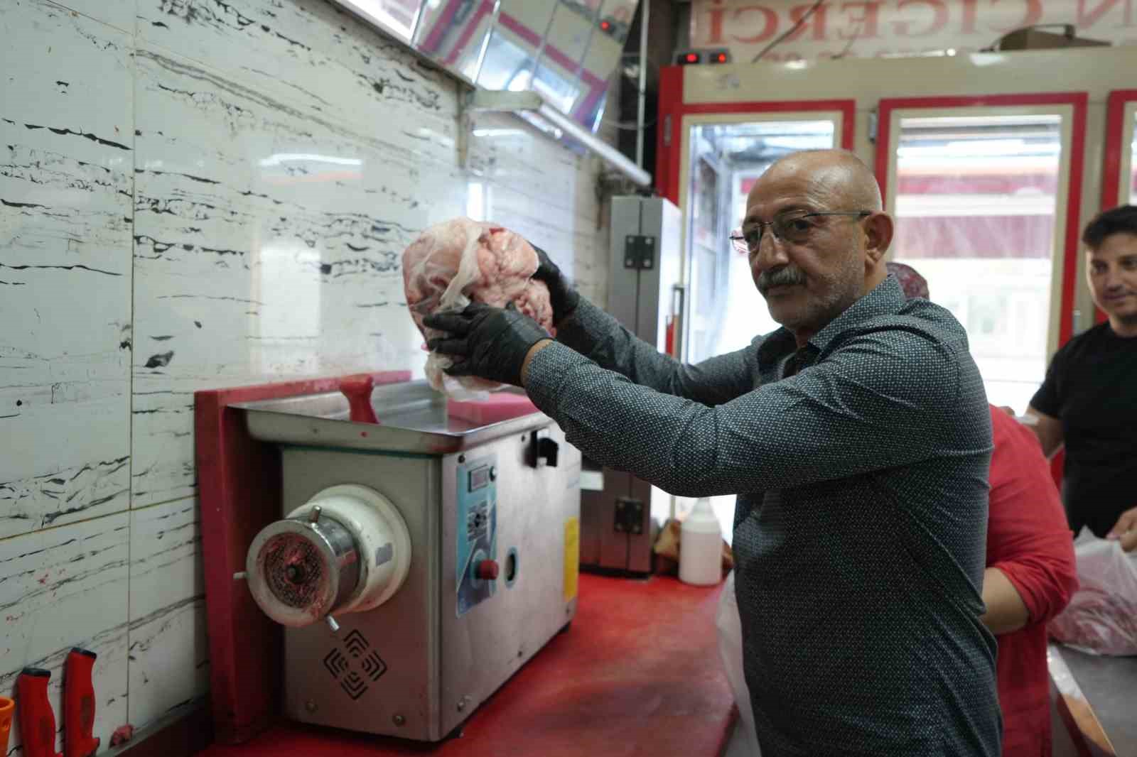 Kasaplarda kıyma çekme telaşı başladı
