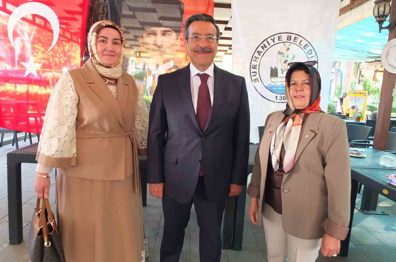 Burhaniye&rsquo;de resmi bayramlaşma t&ouml;reni
