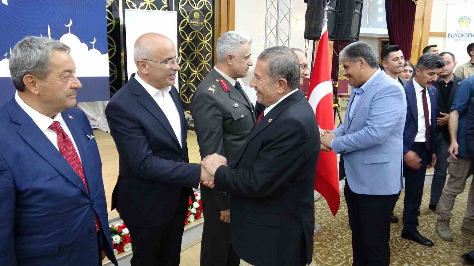 Malatya&rsquo;da resmi bayramlaşma t&ouml;reni d&uuml;zenlendi
