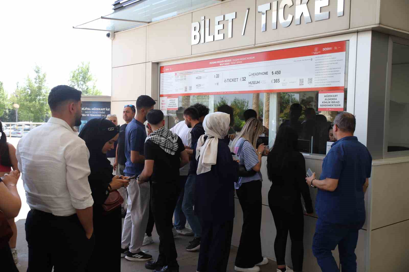Zeugma Mozaik M&uuml;zesi bayramda ziyaret&ccedil;i akınına uğradı
