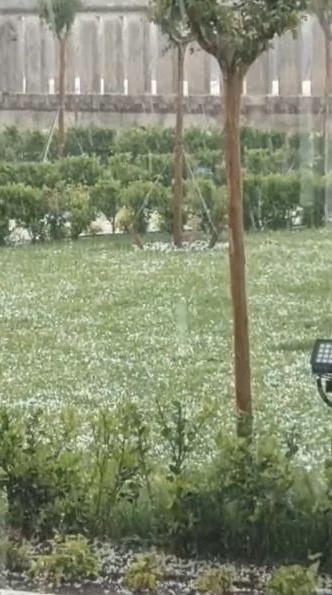 Silivri&rsquo;de dolu yağışı etkili oldu
