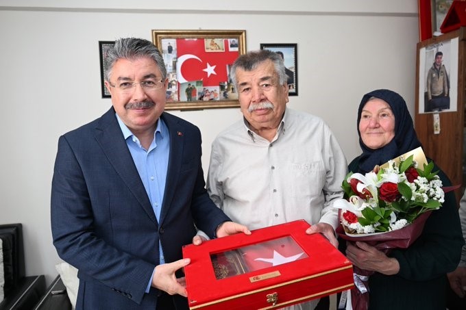 Vali Yılmaz&rsquo;dan Şehit Hava Teknisyen İlyas Kaya&rsquo;nın ailesine bayram ziyareti
