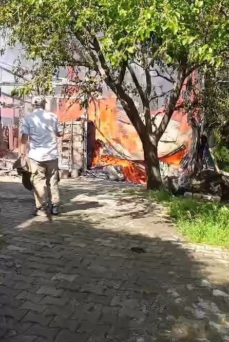 Tokat’ta müştemilatta çıkan yangın, çevre evlere sıçramadan söndürüldü