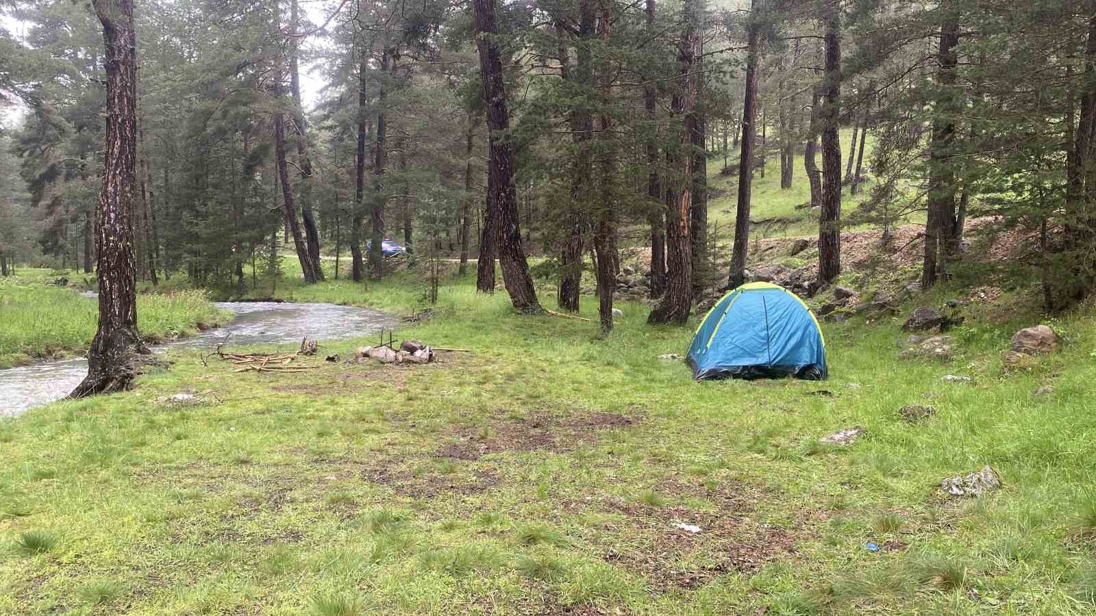 Piknik yaptıkları alana yıldırım düştü: 1’i ağır 3 yaralı