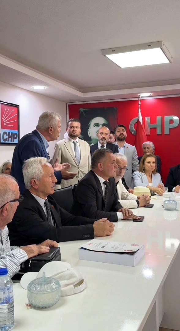 CHP&rsquo;nin bayramlaşmasında "&Ouml;zel-Kılı&ccedil;daroğlu" gerginliği

