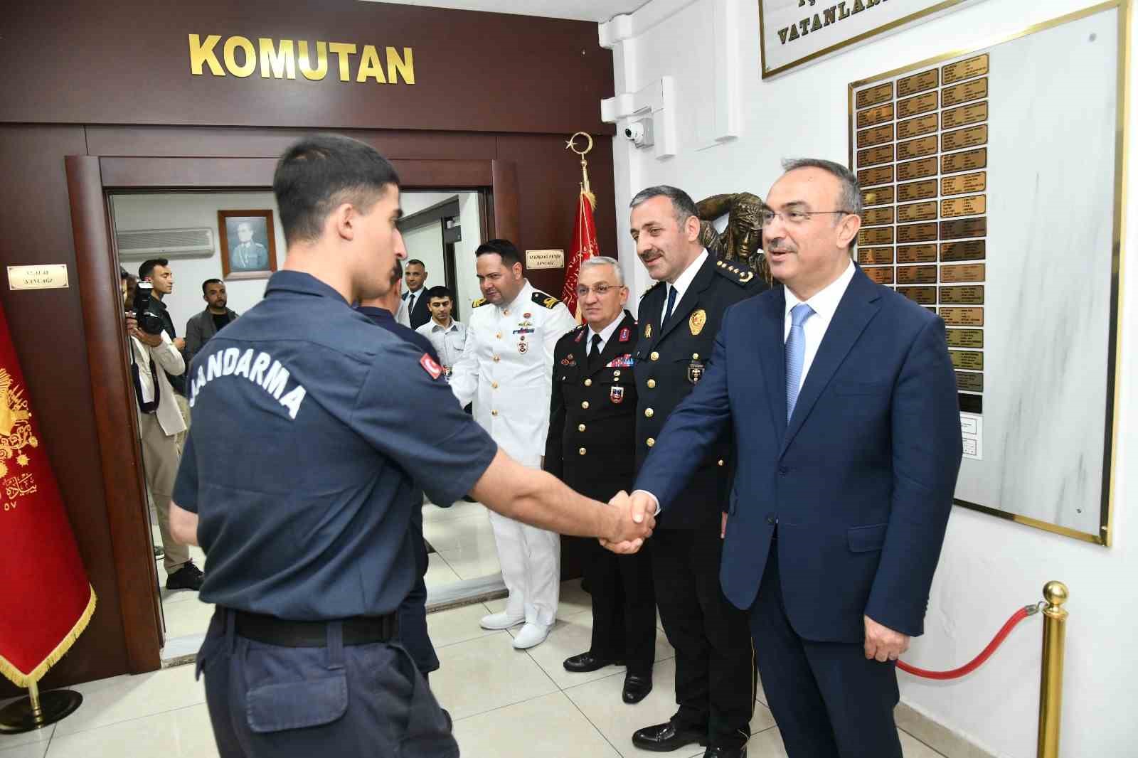 Tekirdağ Valisi Soyt&uuml;rk, jandarma personeliyle bayramlaştı
