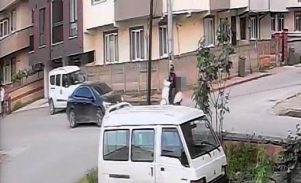 Otomobille çarpışan motosikletli yaralandı