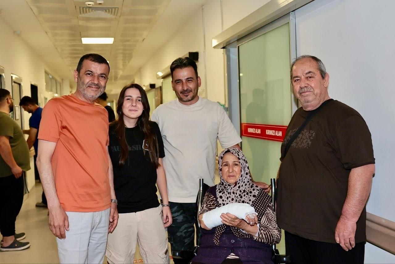 Başkan &Ccedil;avuşoğlu&rsquo;ndan bayram mesaisindeki personele ve hastalara ziyaret
