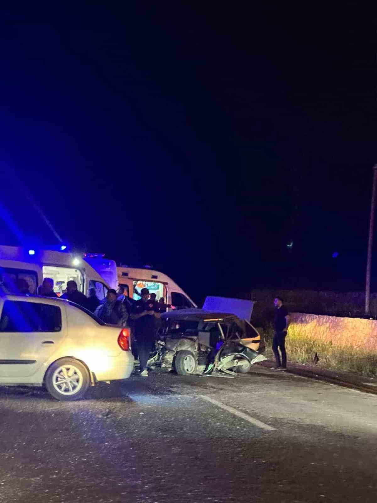 Elazığ’da otomobil ile traktör çarpıştı: 5 yaralı