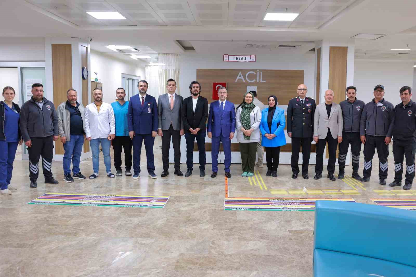 Bayburt’ta sağlık çalışanları ve hastalarla bayramlaşıldı