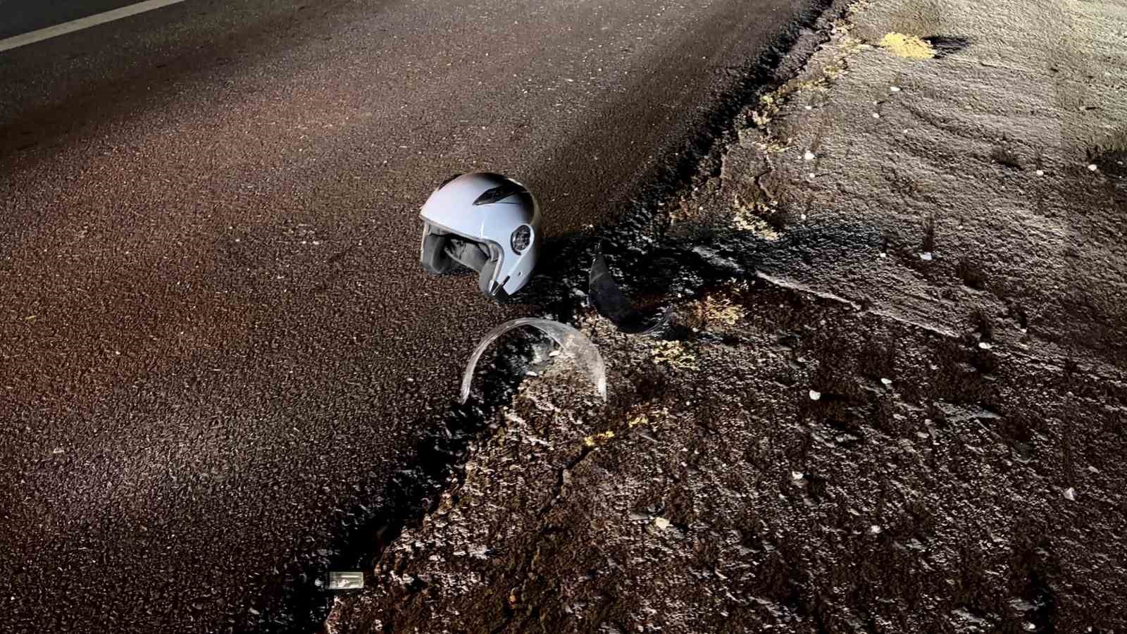 Mazgala takılan motosiklet bariyerlere çarptı: 1 ağır yaralı