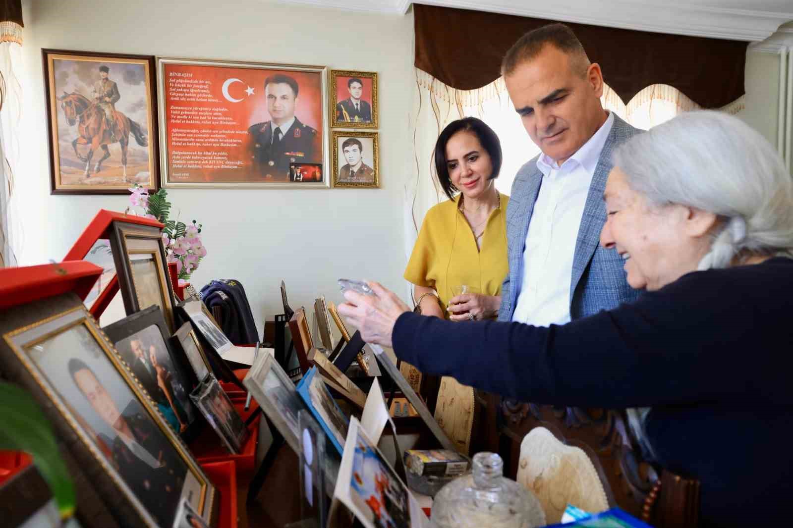 Vali Akbıyık şehit ailesini unutmadı