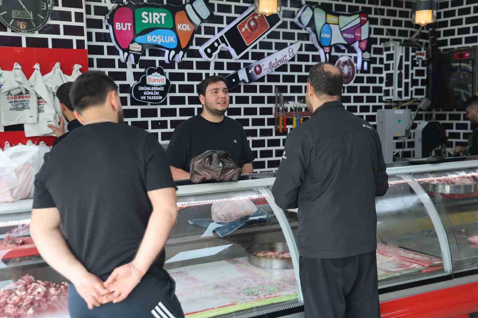 Kasapların yoğun bayram mesaisi sürüyor