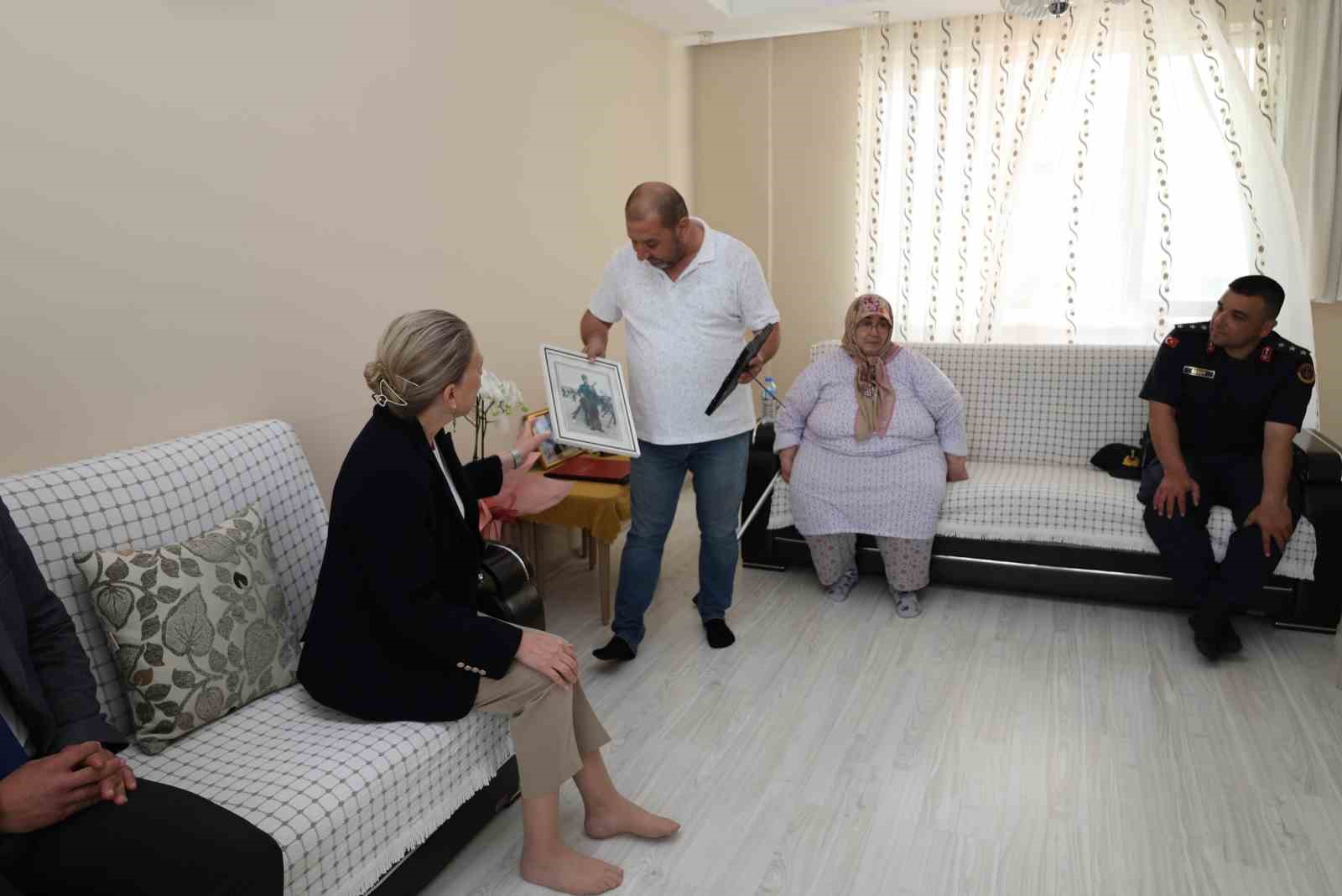 Kaymakam Küpeli şehit ailelerini unutmadı
