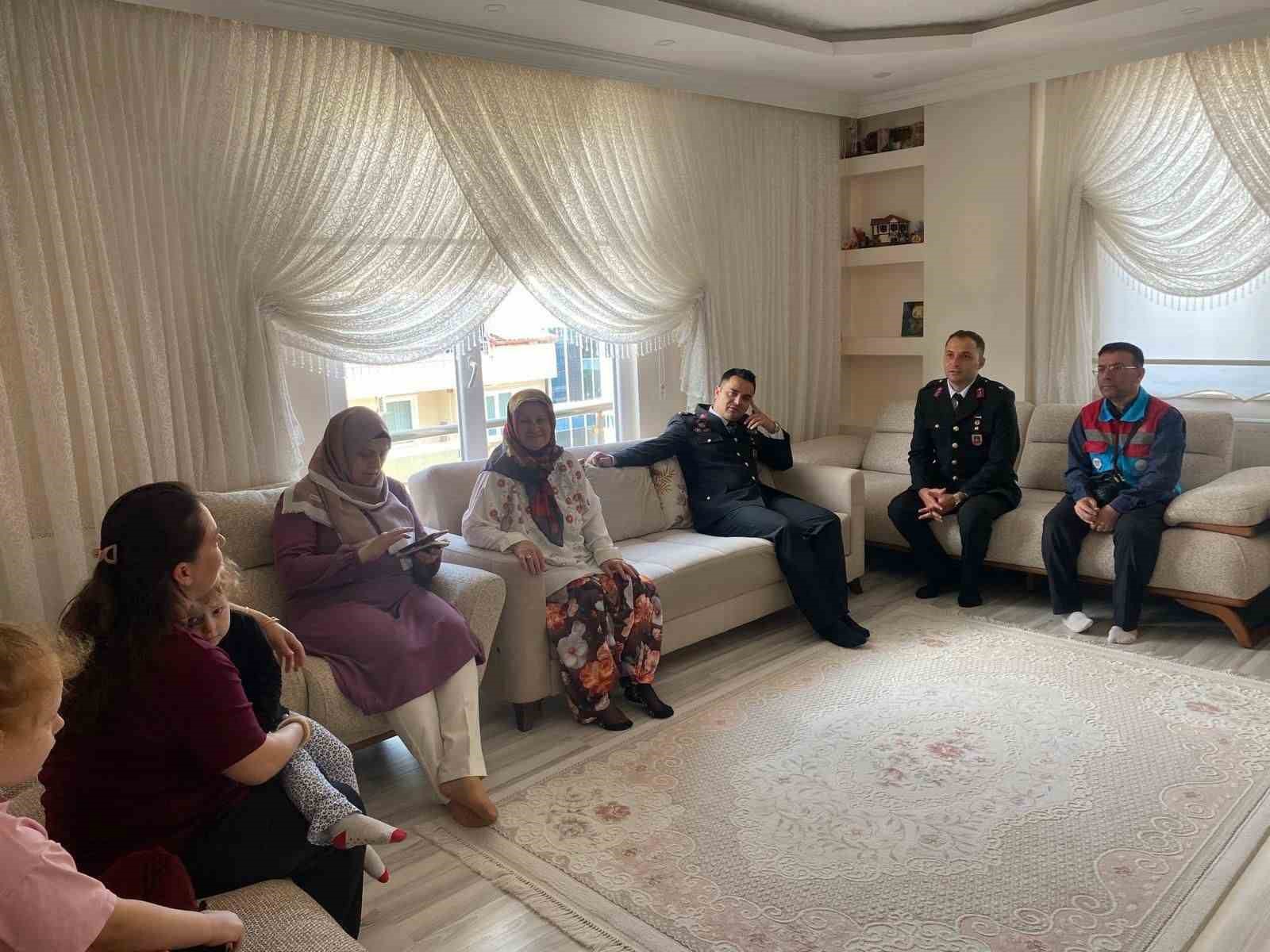 Bilecik’te şehit ve gazi ailelerine bayram ziyareti