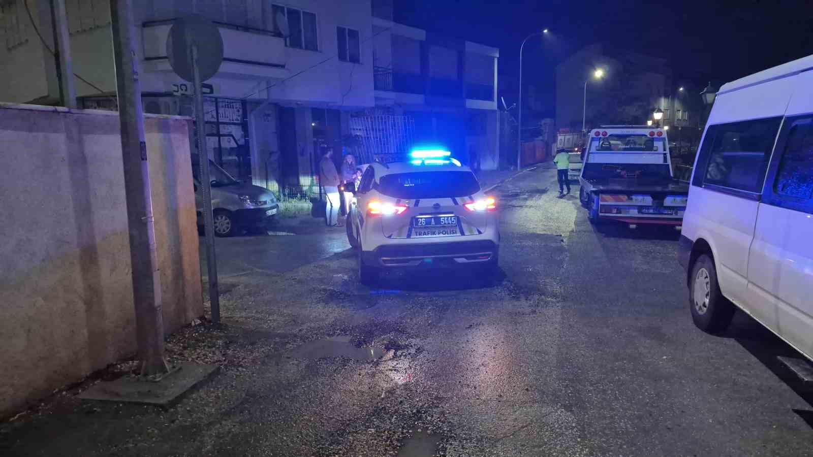 Eskişehir’de akaryakıt istasyonunun arkasında gerçekleşen araç yangını korkuttu