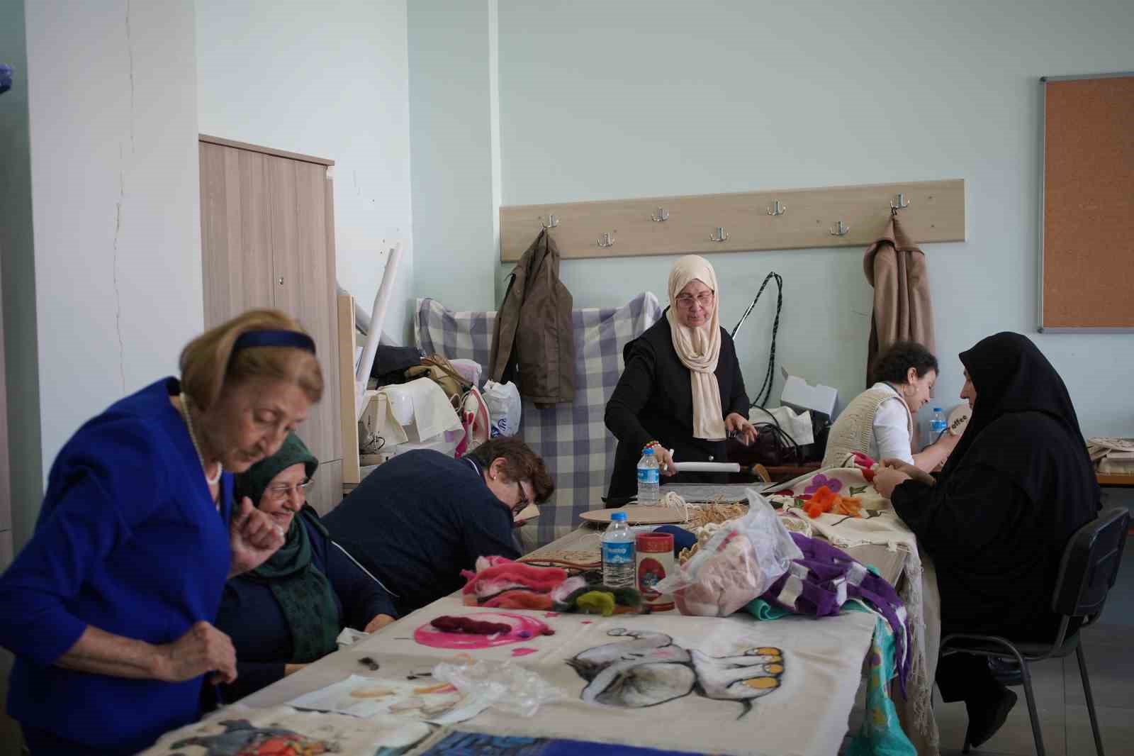 Yaşlı kadın gençlik hayalini gerçekleştiriyor

