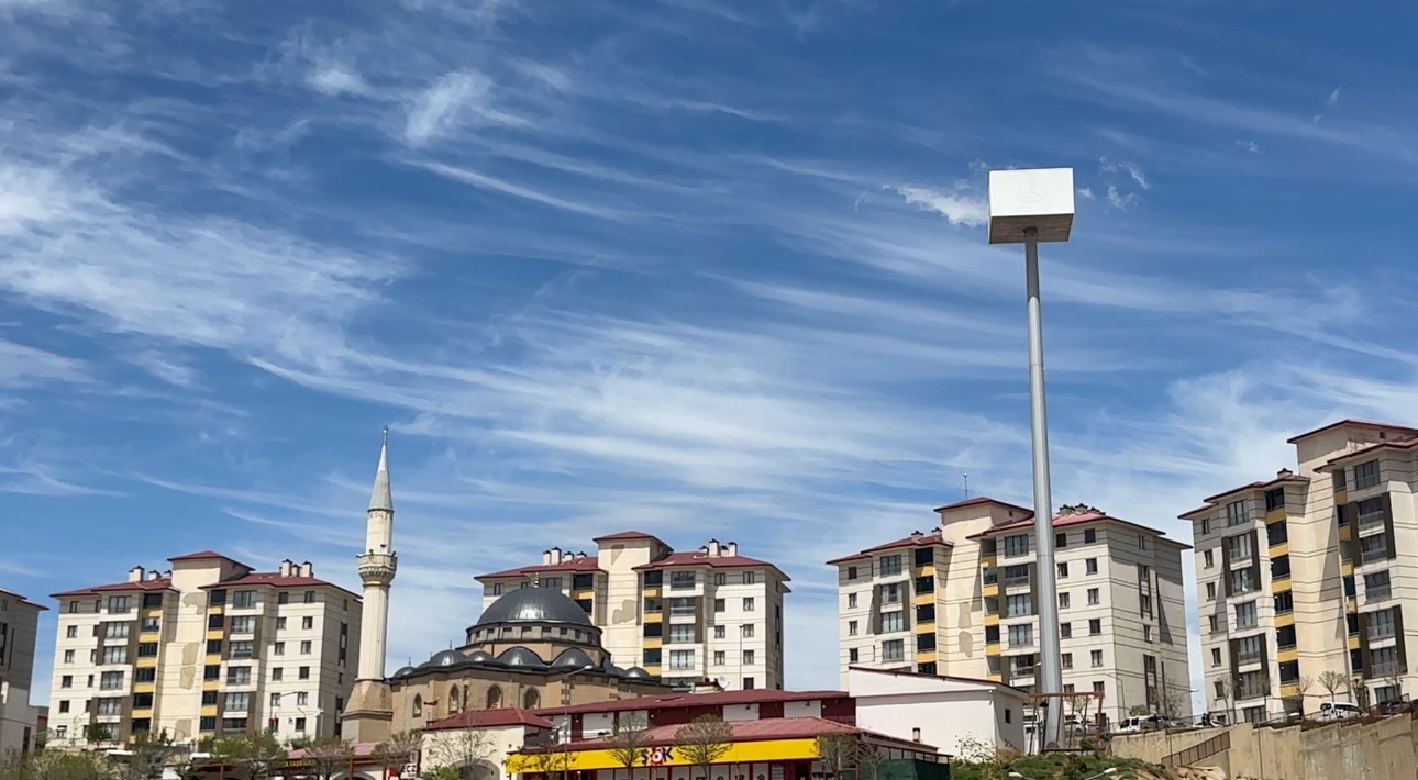 Y&uuml;ksekova semalarında sirr&uuml;s bulutları g&ouml;r&uuml;nt&uuml;lendi
