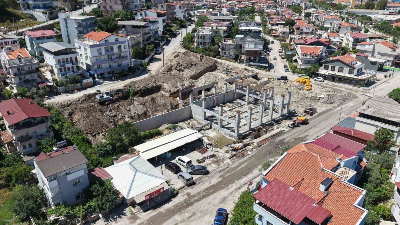 Dikili’nin yeni itfaiye binası hızla yükseliyor
