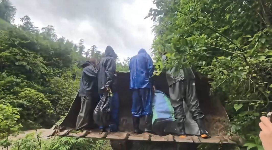 Artvin’de taşan dere 4 çay işçisini mahsur bıraktı, imdatlarına ekipler yetişti