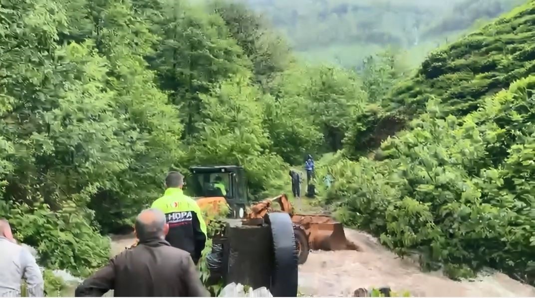 Artvin&rsquo;de taşan dere 4 &ccedil;ay iş&ccedil;isini mahsur bıraktı, imdatlarına ekipler yetişti

