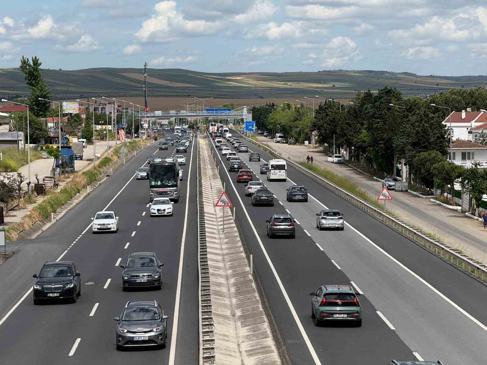 Bayram dönüşünde Tekirdağ-İstanbul yolunda yoğunluk