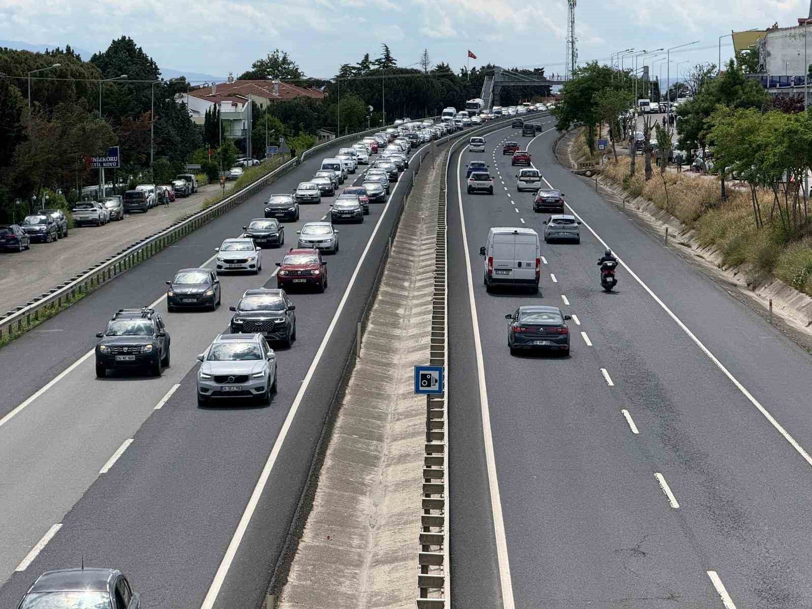 Bayram dönüşünde Tekirdağ-İstanbul yolunda yoğunluk