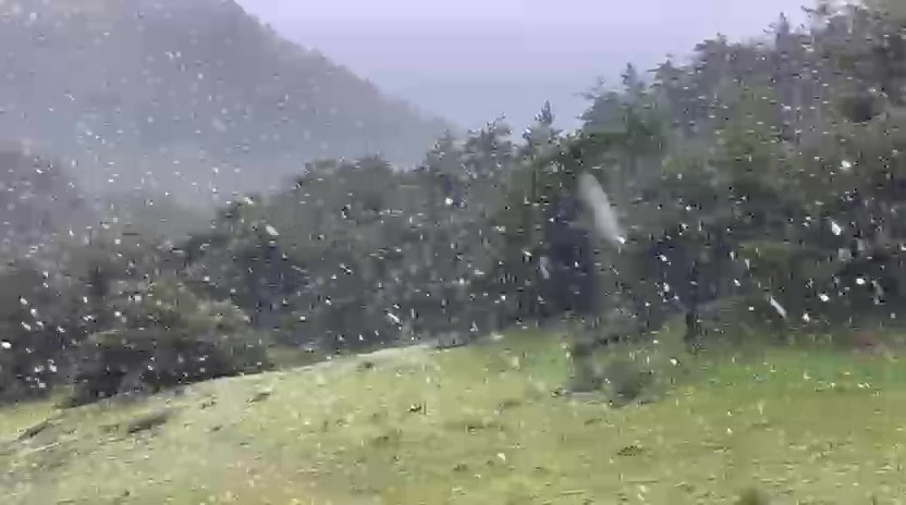 Akdağ’da Haziran ayına günler kala kar sürprizi