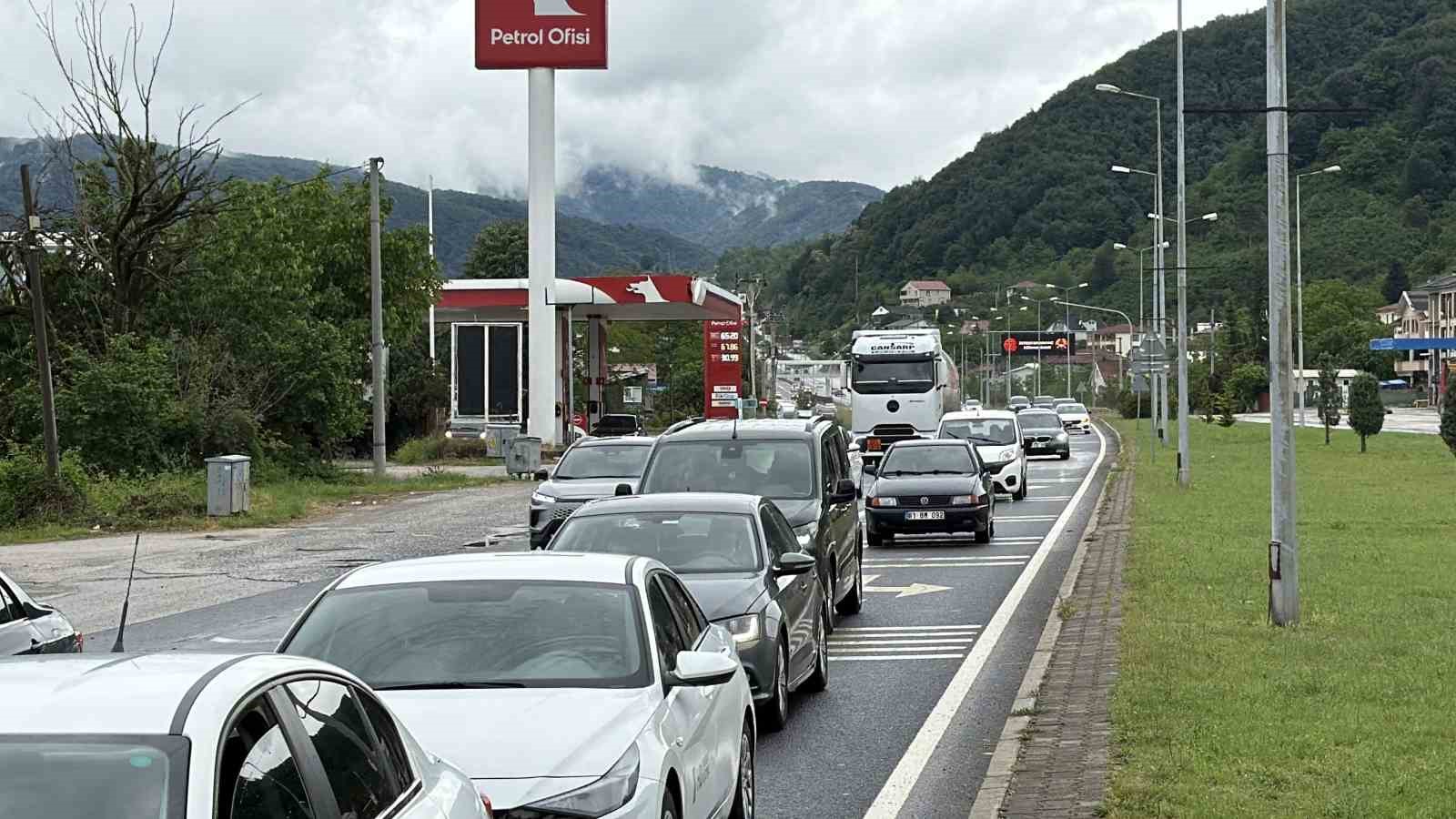 Bayram tatilinden dönüş yoğunluğu başladı