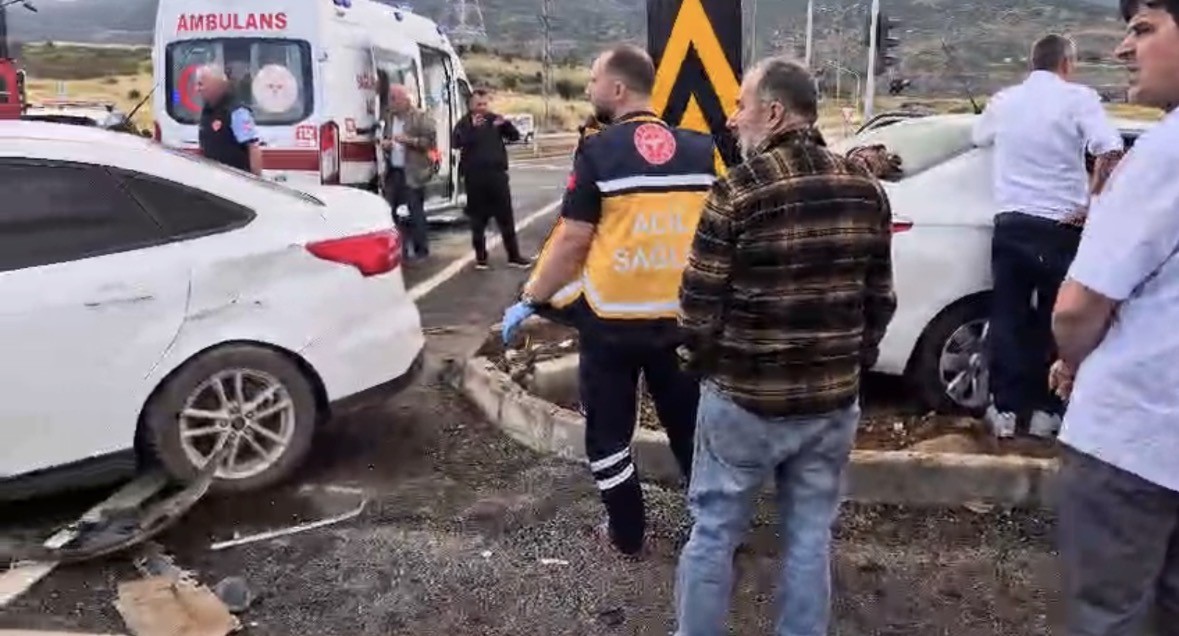 Gaziantep’te iki otomobil çarpıştı: 6 yaralı