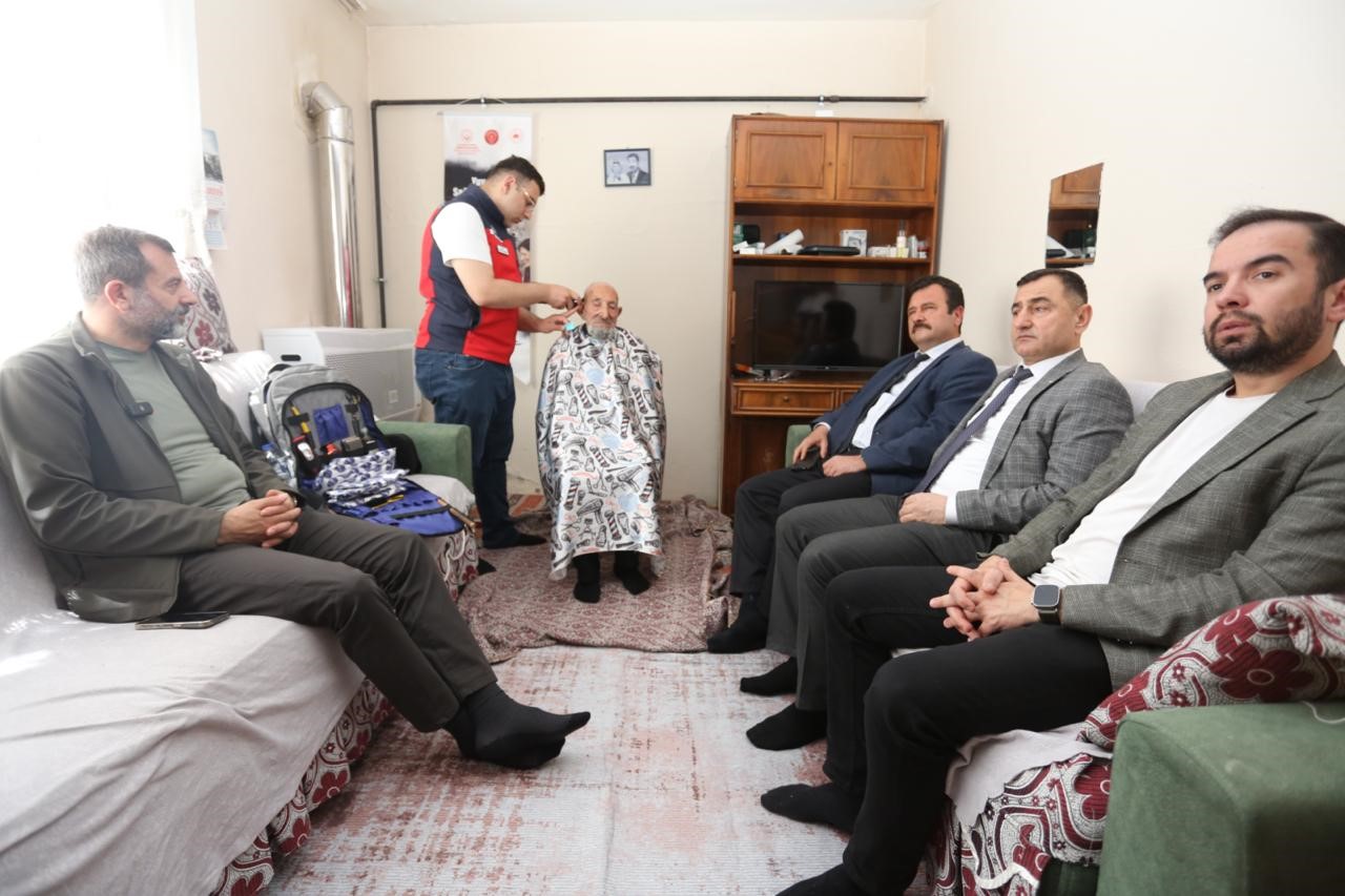 Gürsu’da çocuklara destek, büyüklere vefa
