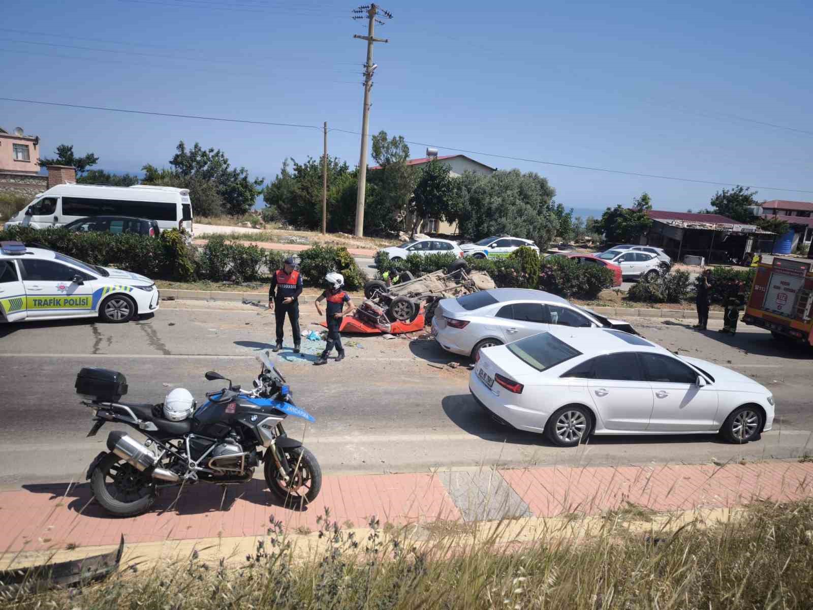 Erdemli’de 4 otomobil birbirine girdi: 1 yaralı