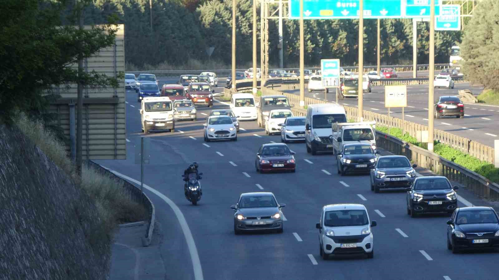 Bayram tatilinden dönüş erken başladı: Kocaeli’de yoğunluk arttı