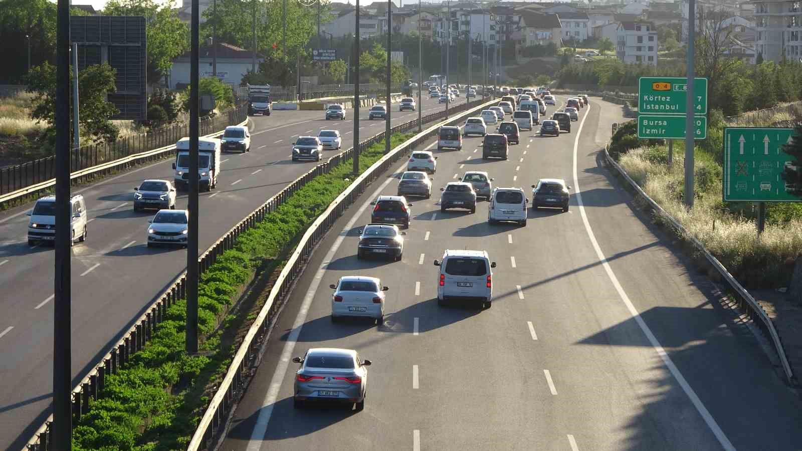 Bayram tatilinden d&ouml;n&uuml;ş erken başladı: Kocaeli&rsquo;de yoğunluk arttı
