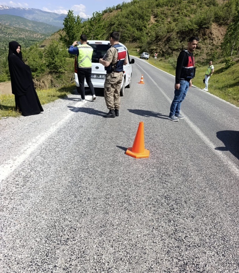 Hizan’da otomobil ile tarım aracı çarpıştı: 1 yaralı