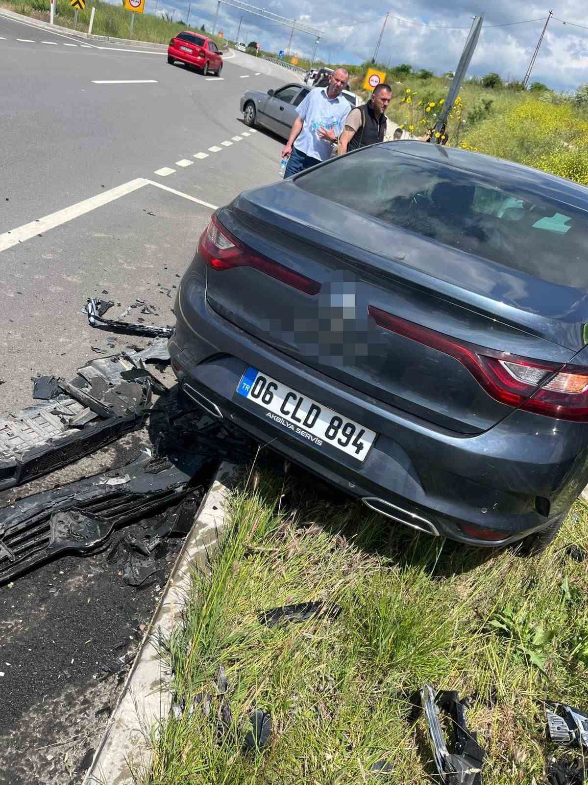 Kırklareli&rsquo;nde iki otomobil &ccedil;arpıştı: 6 yaralı
