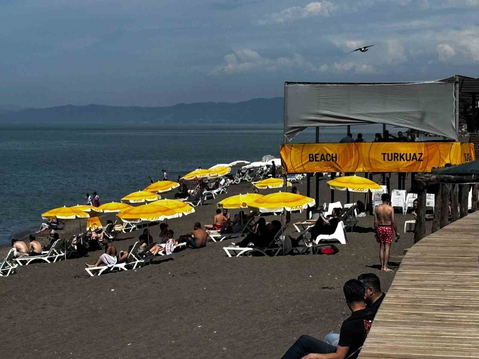 Akçakoca sahilleri bayramda doldu taştı