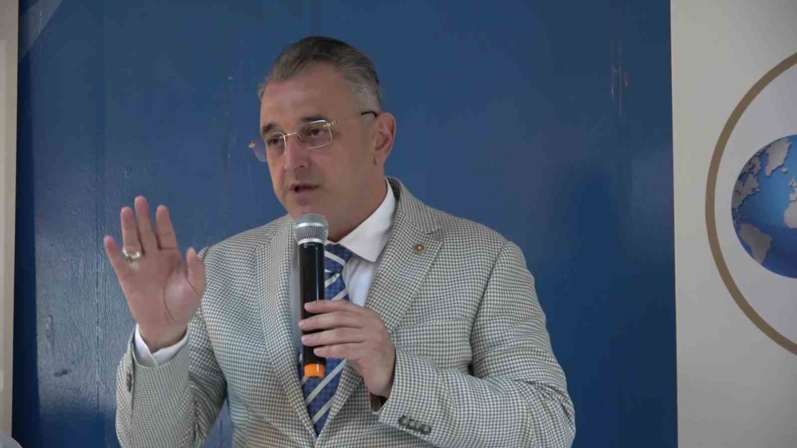 AK Parti &uuml;yesi emekli banka m&uuml;d&uuml;r&uuml; milletvekillerine seslendi: "Emekliye zam bizi y&uuml;zde 70&rsquo;e g&ouml;t&uuml;r&uuml;r"
