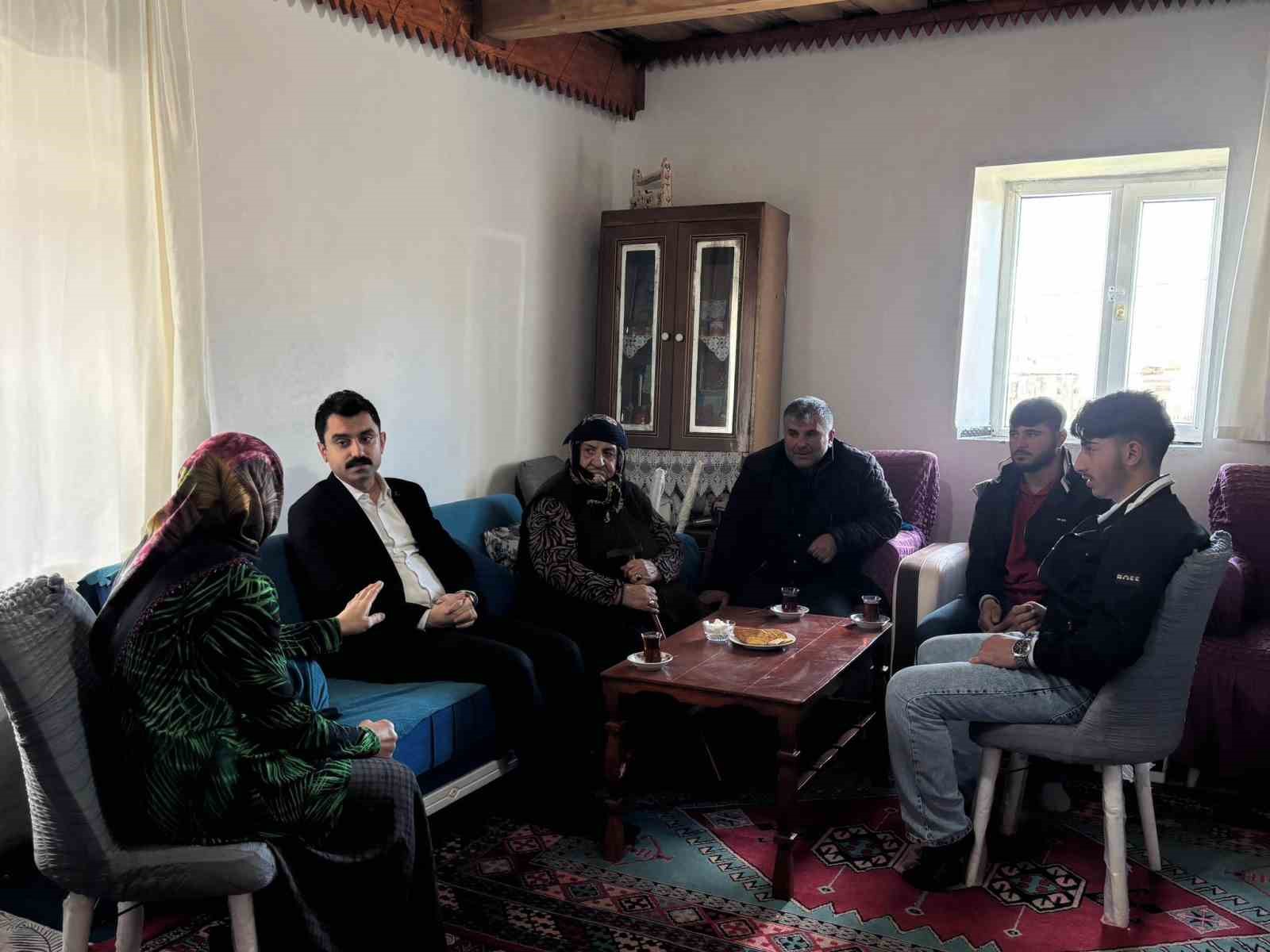 Kaymakam Tutal’dan şehit ailesine bayram ziyareti