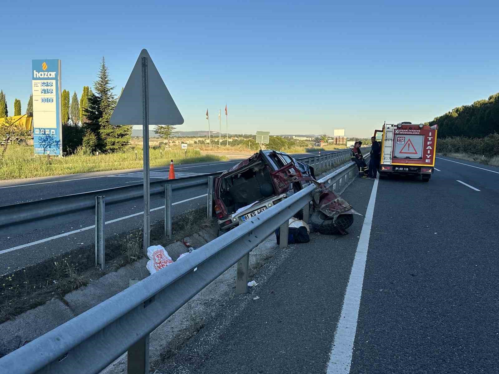 Uşak’ta feci kazada 1 kişi hayatını kaybederken, 2 kişi yaralandı